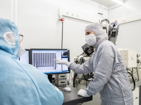 Image of cleanroom - Copyright Fraunhofer IOF