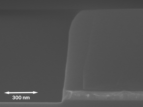 Etched Nb layers on Si with vertical sidewall
